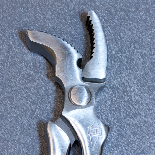 G.E. Curved Jaw Clincher